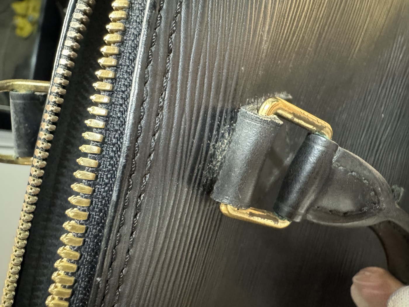 金具まわりの細かい部分